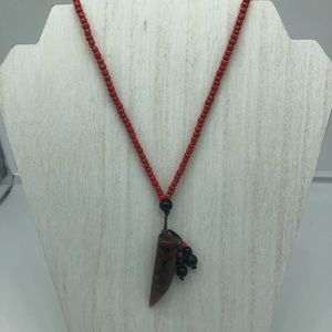 Seed beaded choker pendant spike tooth red.